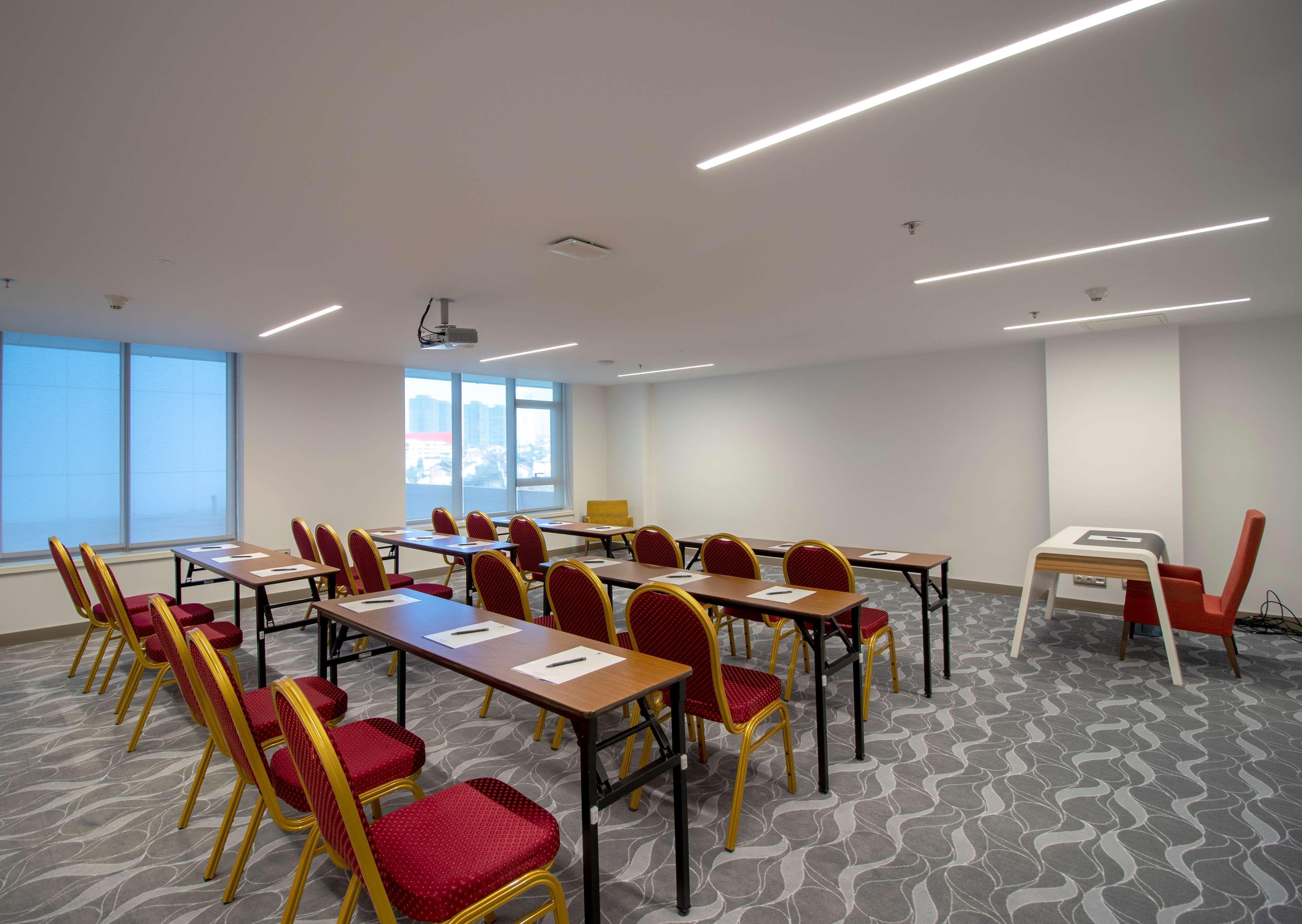 Hotel Doubletree By Hilton Ankara Incek Esterno foto