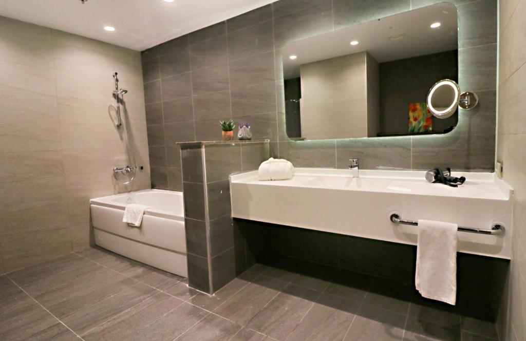 Hotel Doubletree By Hilton Ankara Incek Esterno foto