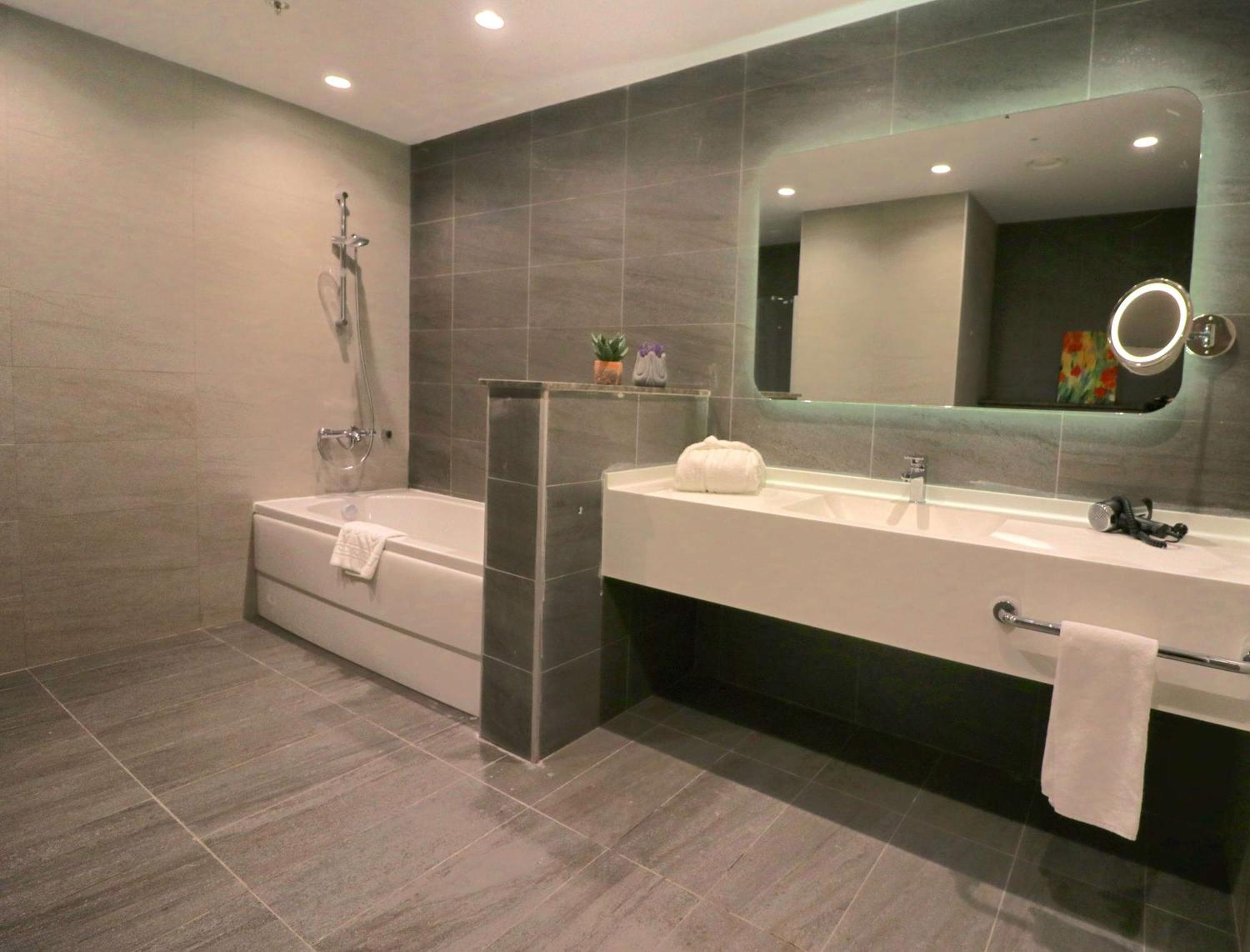 Hotel Doubletree By Hilton Ankara Incek Esterno foto